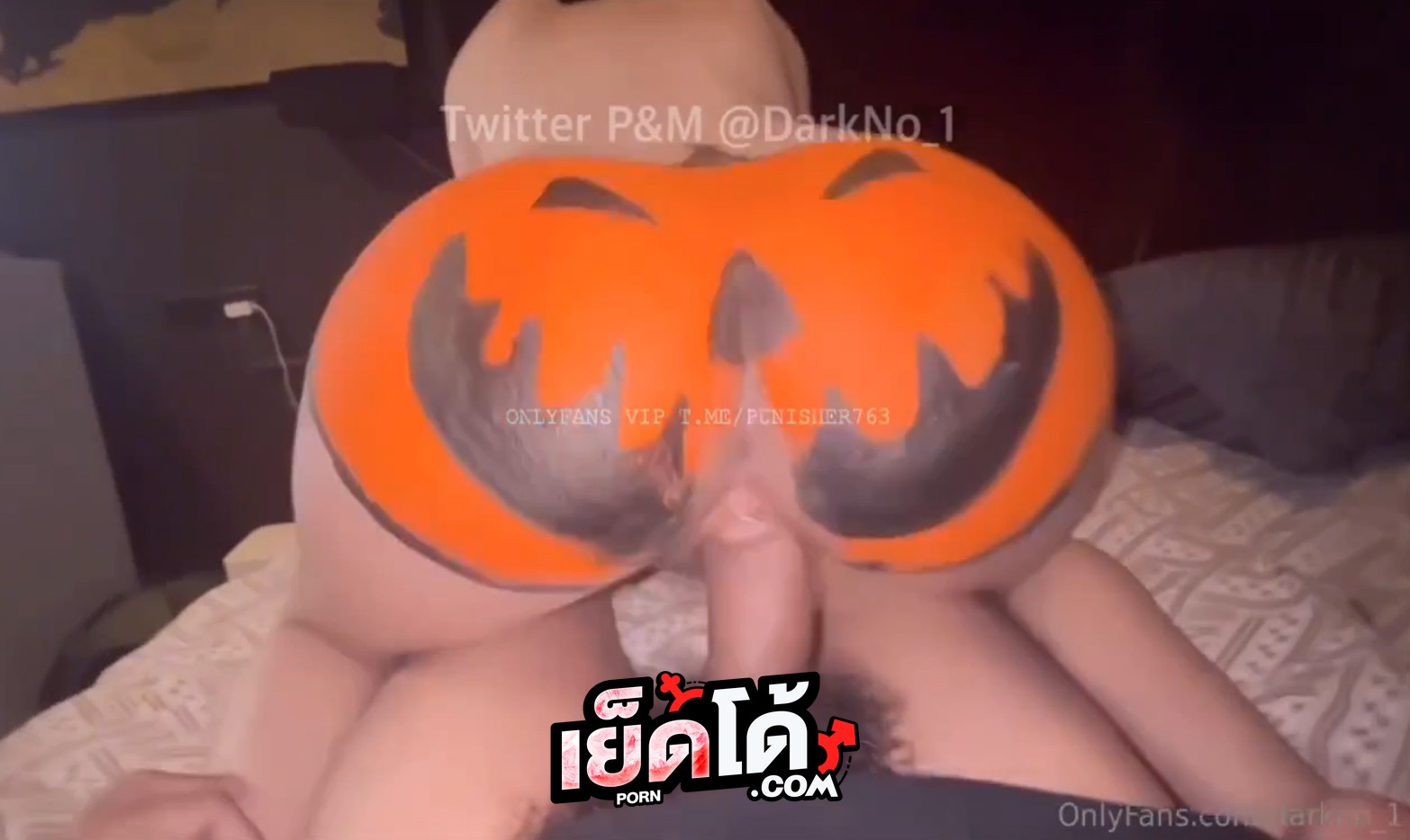 คลิปหลุด Onlyfan Darkno_1 สาวขาวสวยชวนผัวเย็ดวันฮาโลวีน ผัวใส่หน้ากากผีจีบดูดหีเลียแตด ก่อนกระแทกหีรัวควยไม่ยั้ง สลับขย่มเย็ดสดจนน้ำแตกใน